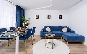 Lumina I 2Br Apartment Near The City Center I Parking I Balcony